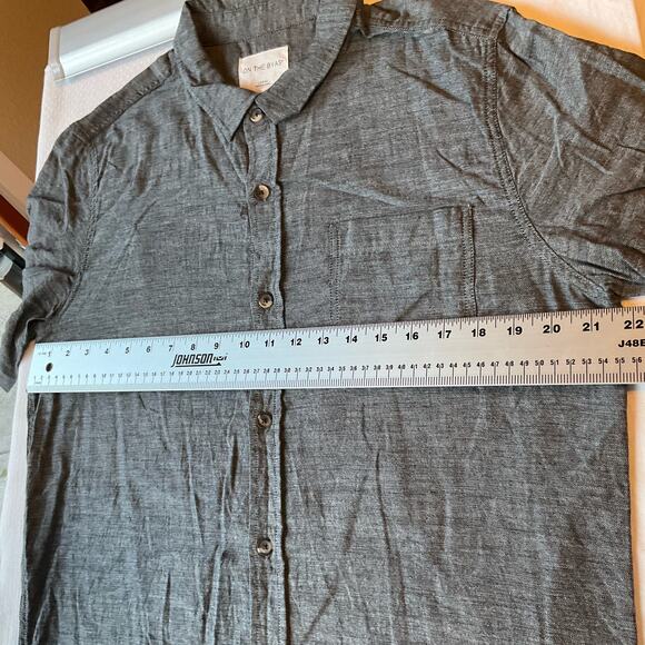 On The Byas Short Sleeve Button Down Shirt size L, Gray, Longer Length - Picture 4 of 9